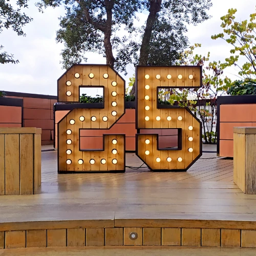 Decoración con letras gigantes: nuevo servicio de alquiler en Madrid