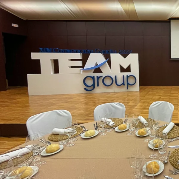 Corpóreos de porexpan para eventos - Imagen 2